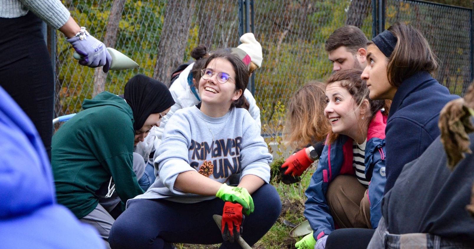 On 24 October, NCU international students took part in an action of planting tulips 