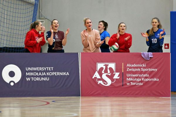 Siatkówka kobiet II liga AZS UMK - Pałac II Bydgoszcz (13 marca 2021) [fot. Andrzej Romański] Kliknij, aby powiększyć zdjęcie