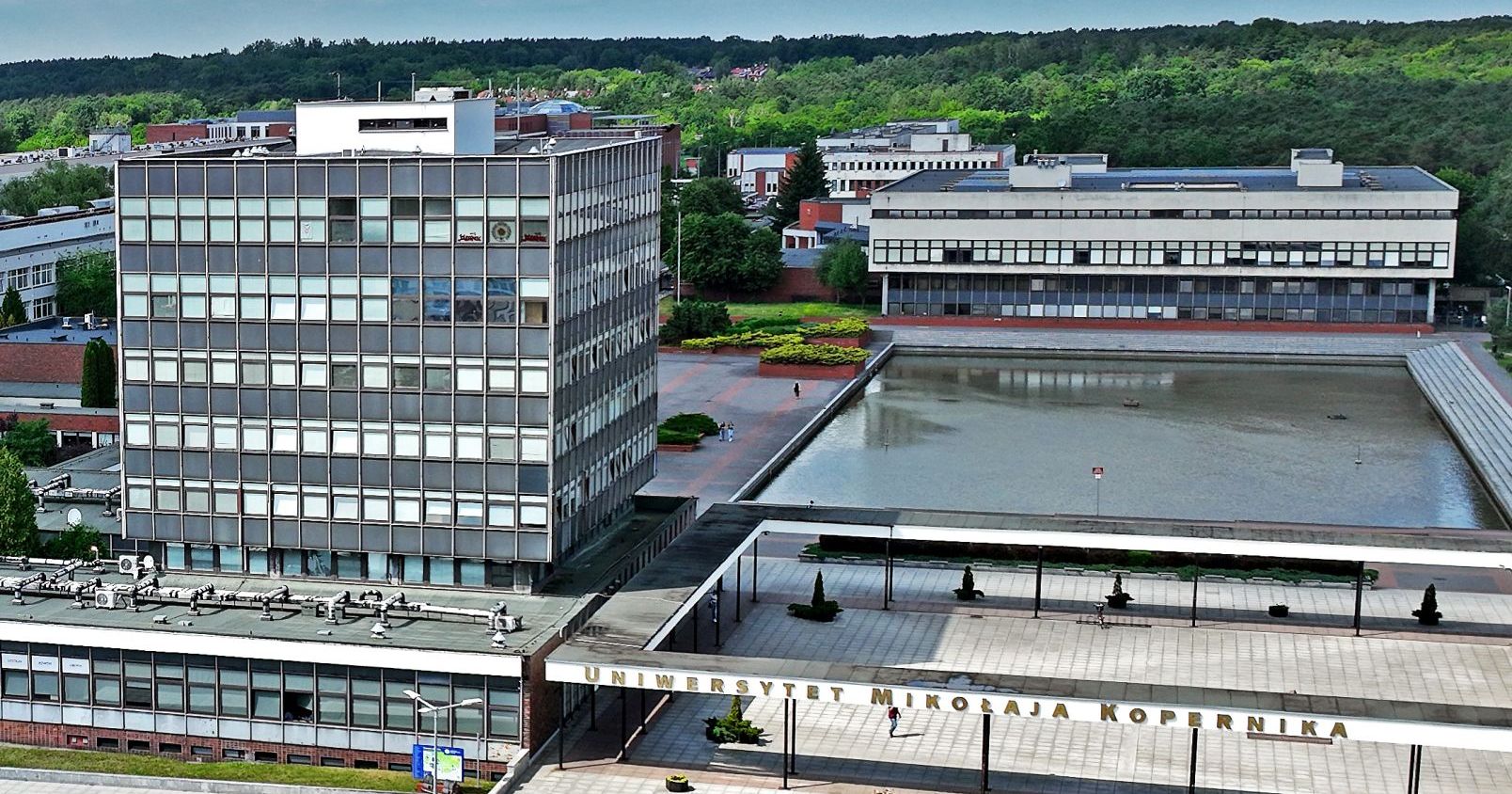 Aerial view of the Rectorate and the University Library