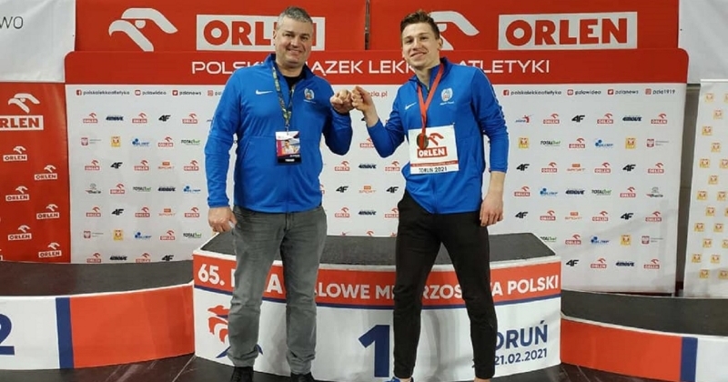 Adrian Brzeziński, student biologii sądowej na UMK, został Halowym Mistrzem Polski w biegu na 200 m