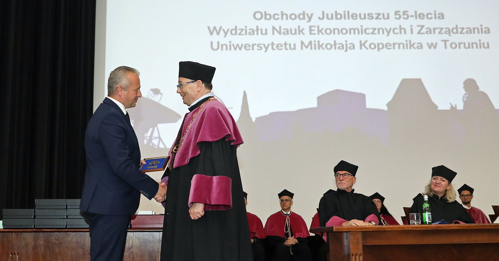 Jednym z gości uroczystości był wojewoda kujawsko-pomorski Mikołaj Bogdanowicz (absolwent Wydziału) 