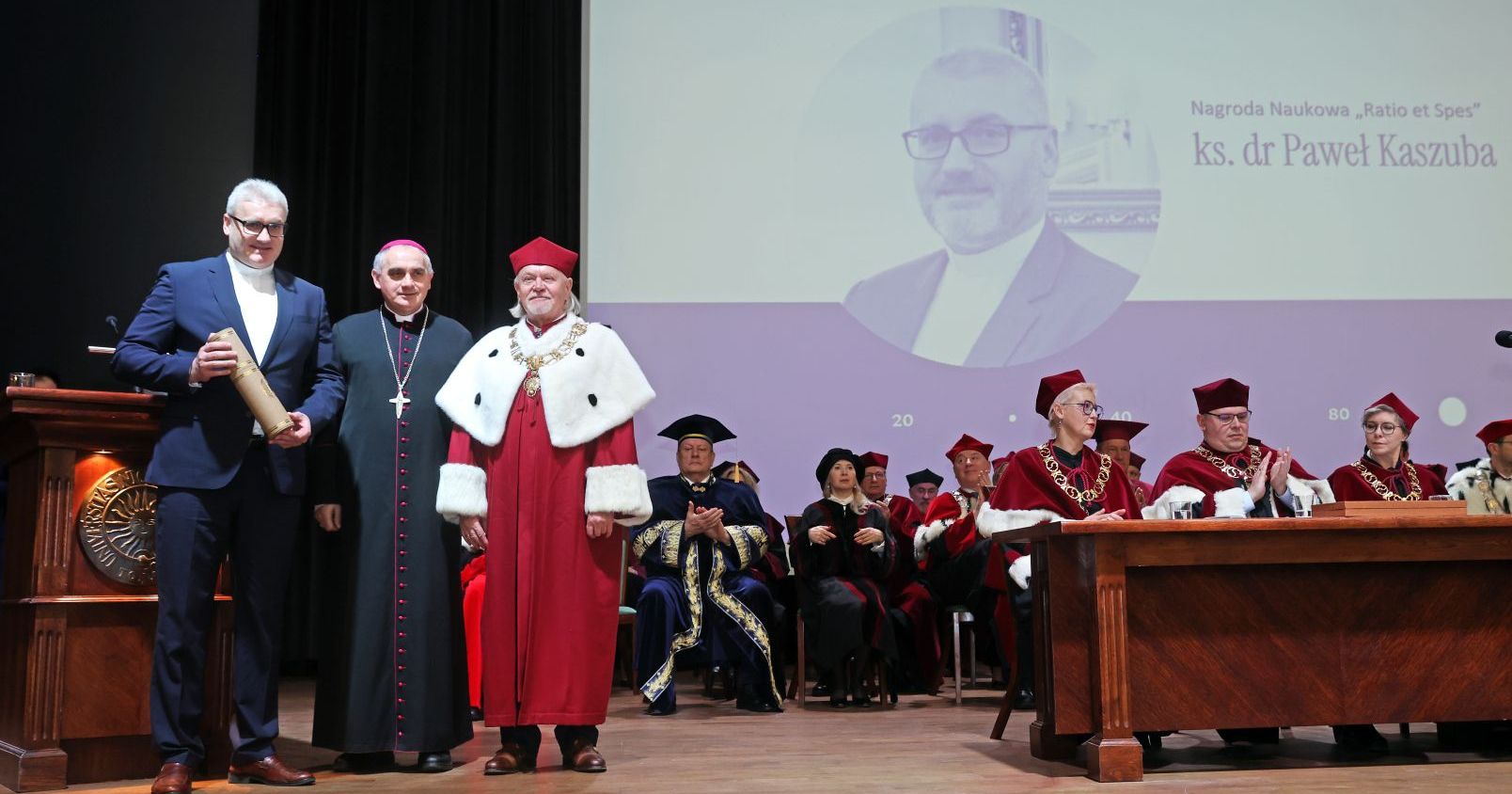 "Ratio et Spes" to nagroda przyznawana wspólnie od 2020 r. przez Uniwersytet Mikołaja Kopernika w Toruniu i Fundację Watykańską Joseph Ratzinger – Benedykt XVI 