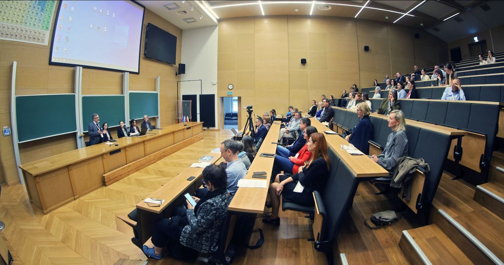 The meeting opened a two-day workshop devoted to presenting the E-RIHS.pl research offer, during which the research methods used in the consortium, the results of previous projects and details of the new call for proposals will be discussed.