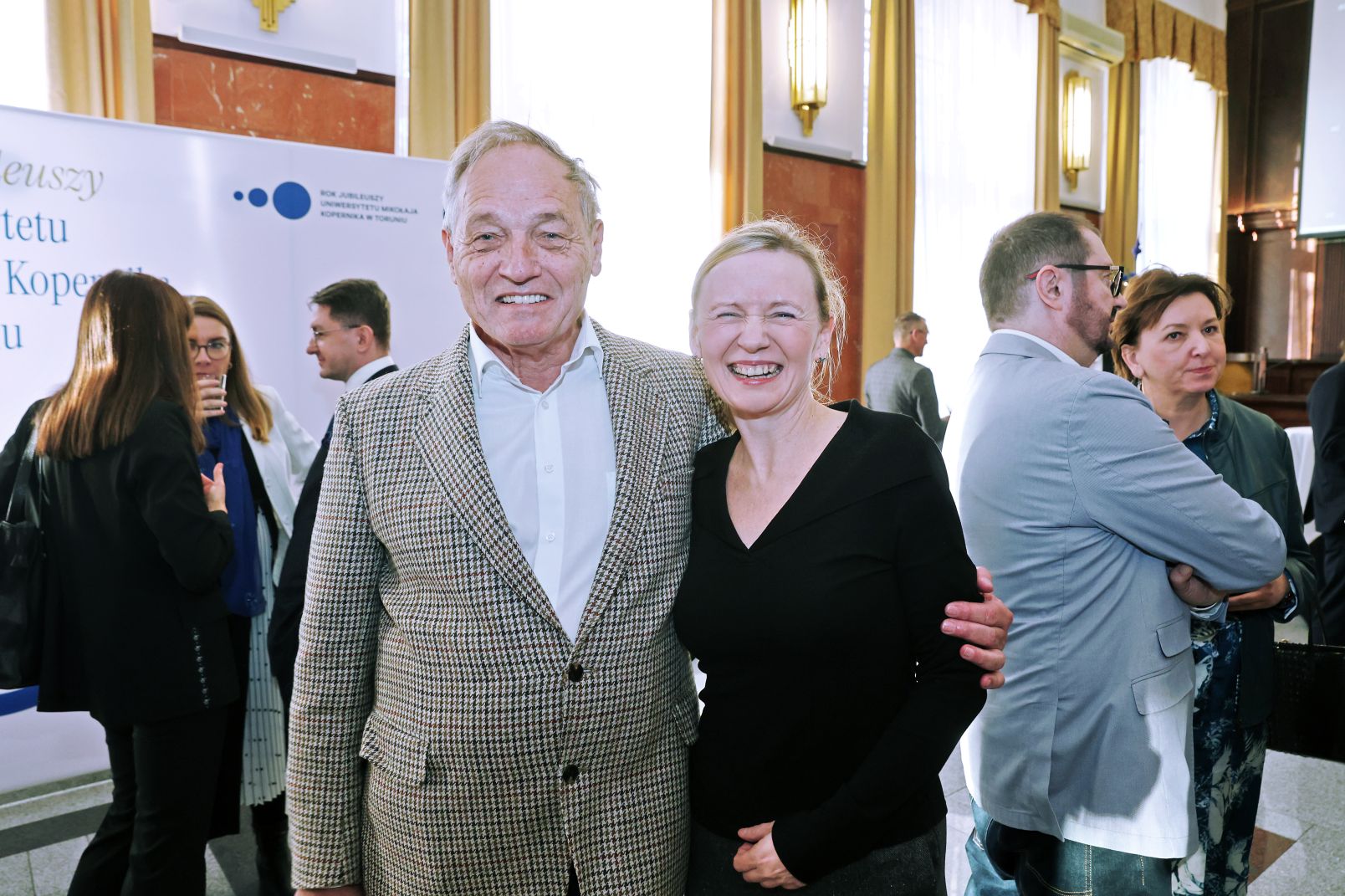 The former and current Director of the Interdisiplinay Centre for Modern Technologies: prof. dr hab. Jerzy P. Łukaszewicz and dr hab. Agnieszka Zienkiewicz, NCU Prof.