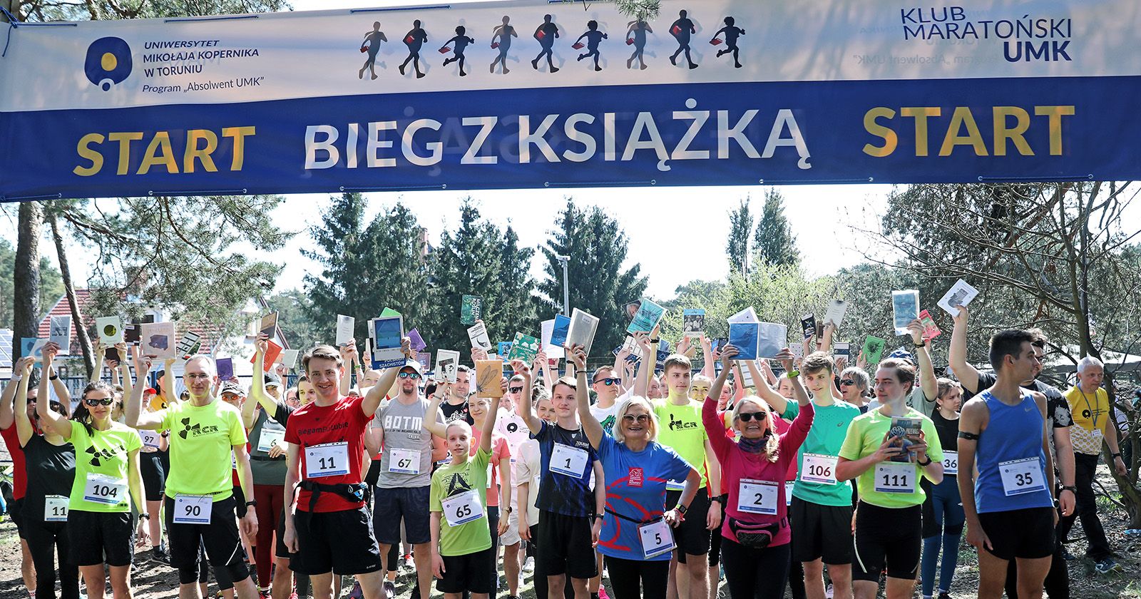 The Run with the Book is for amateurs and prizes will be provided not only for the fastest runners People on the beginning of run, all of them show their books
