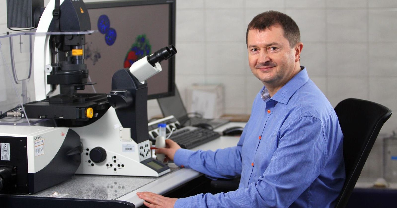 Dariusz Jan Smoliński – professor of molecular biology, director of the Institute of Biology, and head of the Department of Cellular and Molecular Biology at the Faculty of Biological and Veterinary Sciences at Nicolaus Copernicus University in Toruń.