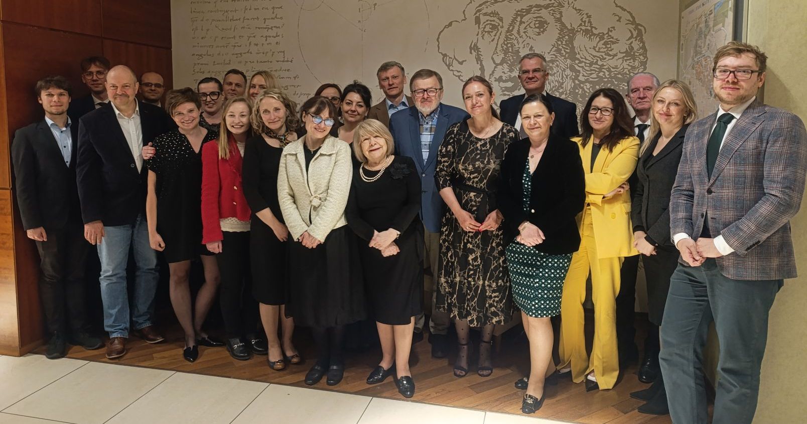 Okazją do spotkania czołowych ekspertów z całego kraju był obchodzony 15 maja Międzynarodowy Dzień Rodziny Kilkanaście osób pozuje do zdjęcia grupowego. To uczestnicy konferencji