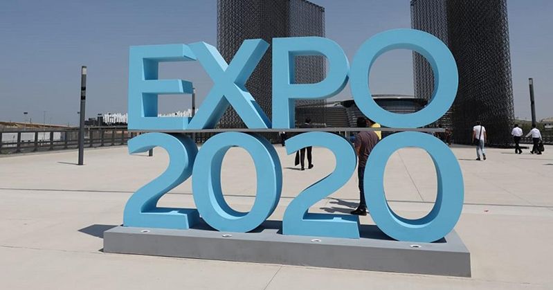  Instalacja reklamowa: wielkogabarytowe, wolnostojące litery i cyfry 3d ułożone w napis "EXPO2020"