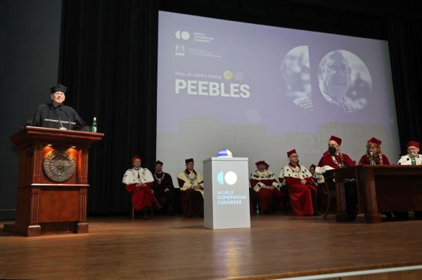 Prof. Phillip James Edwin Peebles na uroczystości w Auli UMK (19.02.2023) [fot. Andrzej Romański] Kliknij, aby powiększyć zdjęcie