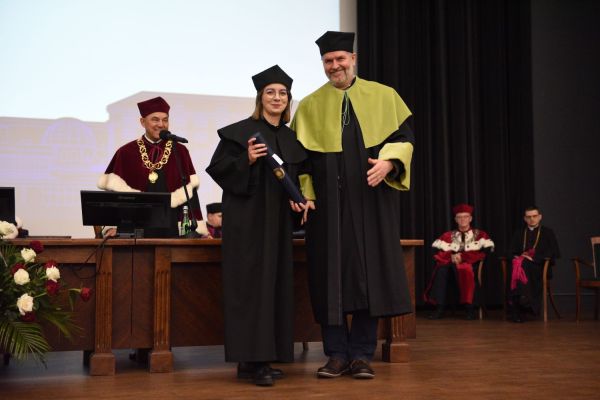 Święto Uniwersytetu 2023 habilitacje i doktoraty (Aula UMK, 20.02.2023) [fot. Jacek Smarz] Kliknij, aby powiększyć zdjęcie