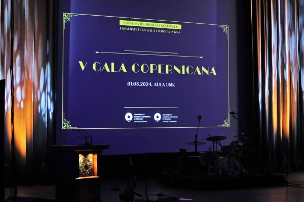 Gala Copernicana 2024 (Aula UMK, 1.03.2024) [fot. Andrzej Romański] Kliknij, aby powiększyć zdjęcie