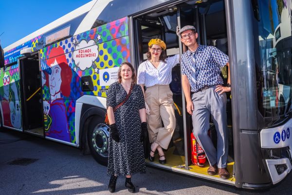 Autobus UMK na 100-lecie autobusów w Toruniu (Błonia nadwiślańskie, 21.09.2024) [fot. Andrzej Romański] Kliknij, aby powiększyć zdjęcie