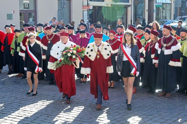 Inauguracja roku akademickiego 2024/2025 (1.10.2024) [fot. Andrzej Romański] Kliknij, aby powiększyć zdjęcie