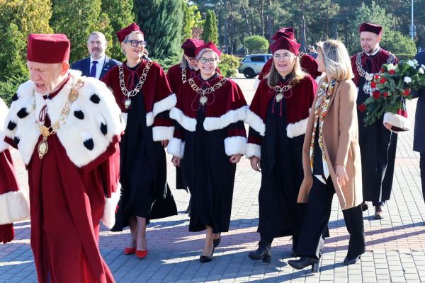 Inauguracja roku akademickiego 2024/2025 (1.10.2024) [fot. Andrzej Romański] Kliknij, aby powiększyć zdjęcie