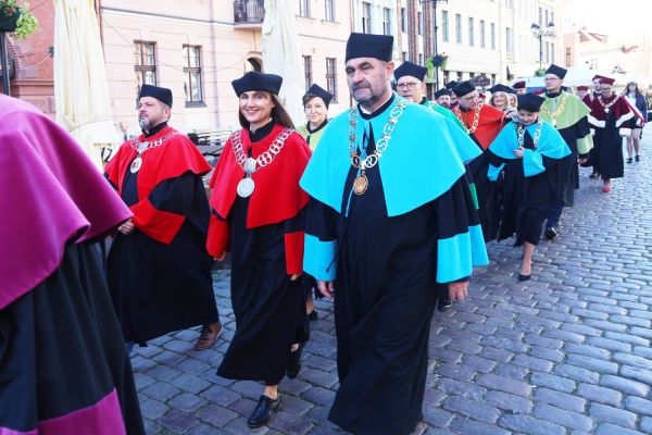 Inauguracja roku akademickiego 2024/2025 (1.10.2024) [fot. Andrzej Romański] Kliknij, aby powiększyć zdjęcie