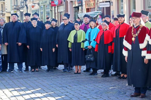 Inauguracja roku akademickiego 2024/2025 (1.10.2024) [fot. Andrzej Romański] Kliknij, aby powiększyć zdjęcie