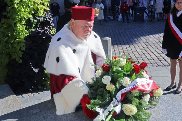 Inauguracja roku akademickiego 2024/2025 (1.10.2024) [fot. Andrzej Romański] Kliknij, aby powiększyć zdjęcie