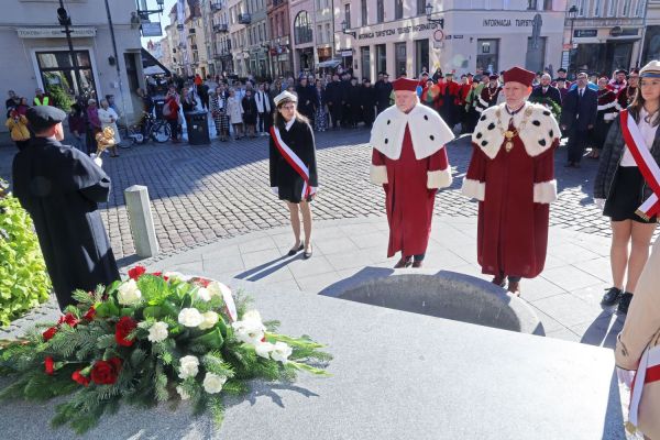 Inauguracja roku akademickiego 2024/2025 (1.10.2024) [fot. Andrzej Romański] Kliknij, aby powiększyć zdjęcie