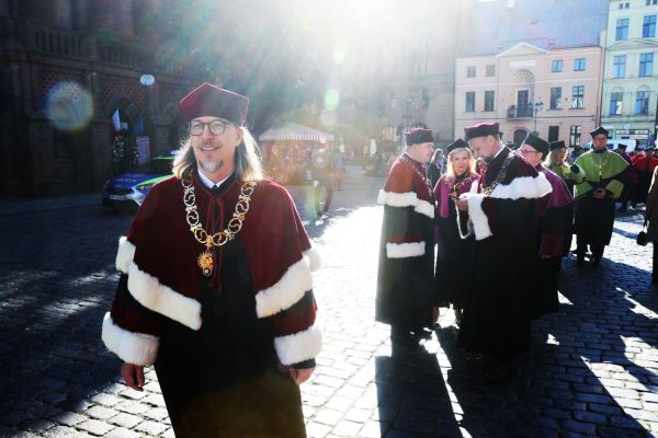 Inauguracja roku akademickiego 2024/2025 (1.10.2024) [fot. Andrzej Romański] Kliknij, aby powiększyć zdjęcie