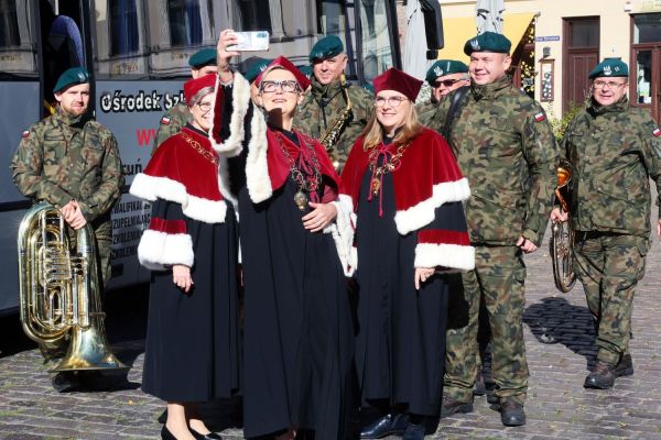 Inauguracja roku akademickiego 2024/2025 (1.10.2024) [fot. Andrzej Romański] Kliknij, aby powiększyć zdjęcie