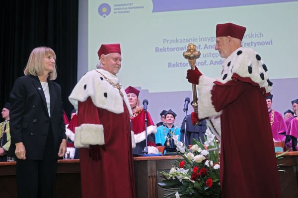 Inauguracja roku akademickiego 2024/2025 (1.10.2024) [fot. Andrzej Romański] Kliknij, aby powiększyć zdjęcie