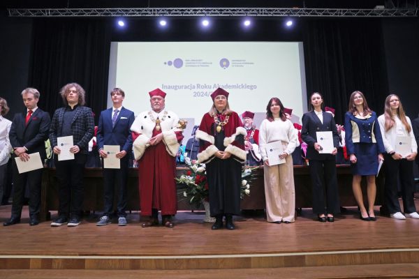 Inauguracja roku akademickiego 2024/2025 (1.10.2024) [fot. Andrzej Romański] Kliknij, aby powiększyć zdjęcie