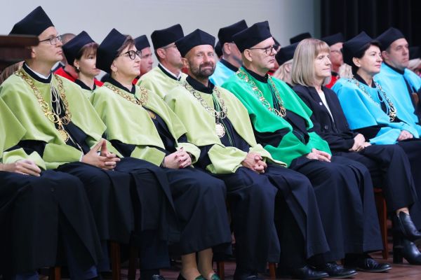 Inauguracja roku akademickiego 2024/2025 (1.10.2024) [fot. Andrzej Romański] Kliknij, aby powiększyć zdjęcie