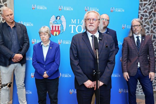 Konferencja prasowa dotycząca współpracy Uniwersytetu Mikołaja Kopernika z władzami miasta Torunia [Andrzej Romański] Kliknij, aby powiększyć zdjęcie