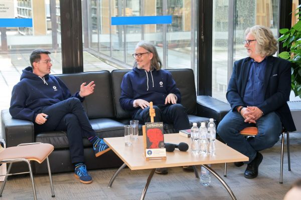 Spotkanie z Krzysztofem Czyżewskim i książką "Ostrakon" (Biblioteka Uniwersytecka, 17.10.2024) [fot. Andrzej Romański] Kliknij, aby powiększyć zdjęcie