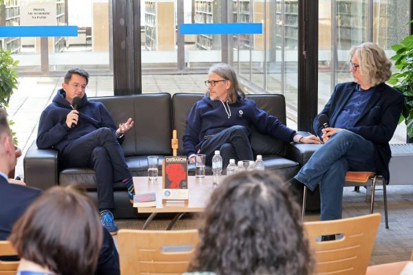 Spotkanie z Krzysztofem Czyżewskim i książką "Ostrakon" (Biblioteka Uniwersytecka, 17.10.2024) [fot. Andrzej Romański] Kliknij, aby powiększyć zdjęcie