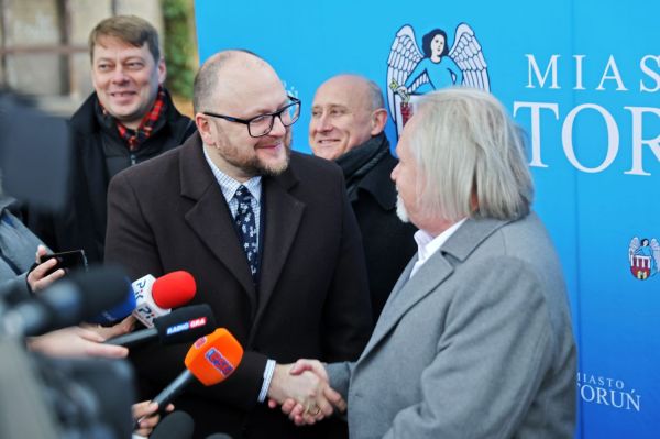 Otwarcie linii autobusowej nr 80 i przejazd władz UMK i Torunia (12.11.2024) [fot. Andrzej Romański] Kliknij, aby powiększyć zdjęcie