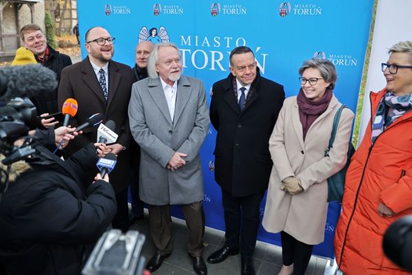 Otwarcie linii autobusowej nr 80 i przejazd władz UMK i Torunia (12.11.2024) [fot. Andrzej Romański] Kliknij, aby powiększyć zdjęcie