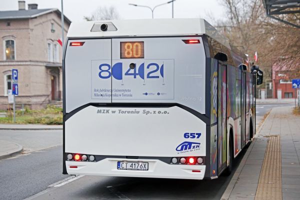 Otwarcie linii autobusowej nr 80 i przejazd władz UMK i Torunia (12.11.2024) [fot. Andrzej Romański] Kliknij, aby powiększyć zdjęcie