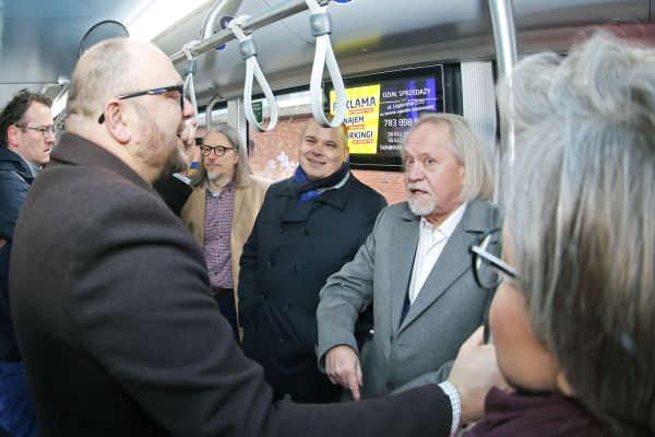 Otwarcie linii autobusowej nr 80 i przejazd władz UMK i Torunia (12.11.2024) [fot. Andrzej Romański] Kliknij, aby powiększyć zdjęcie