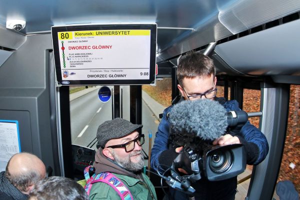 Otwarcie linii autobusowej nr 80 i przejazd władz UMK i Torunia (12.11.2024) [fot. Andrzej Romański] Kliknij, aby powiększyć zdjęcie