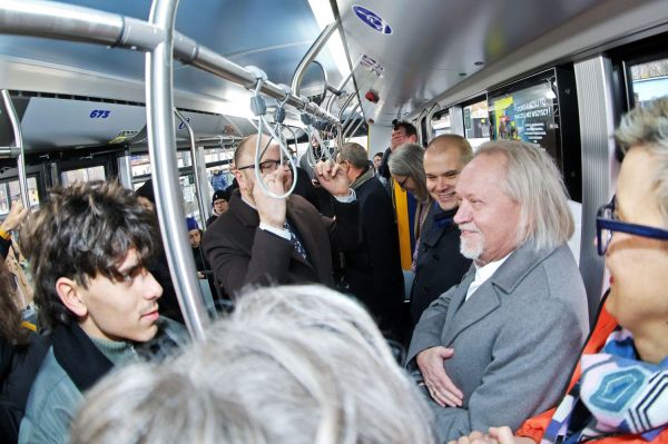 Otwarcie linii autobusowej nr 80 i przejazd władz UMK i Torunia (12.11.2024) [fot. Andrzej Romański] Kliknij, aby powiększyć zdjęcie