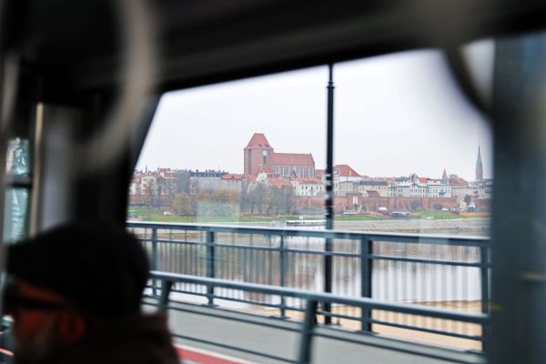 Otwarcie linii autobusowej nr 80 i przejazd władz UMK i Torunia (12.11.2024) [fot. Andrzej Romański] Kliknij, aby powiększyć zdjęcie