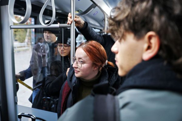 Otwarcie linii autobusowej nr 80 i przejazd władz UMK i Torunia (12.11.2024) [fot. Andrzej Romański] Kliknij, aby powiększyć zdjęcie