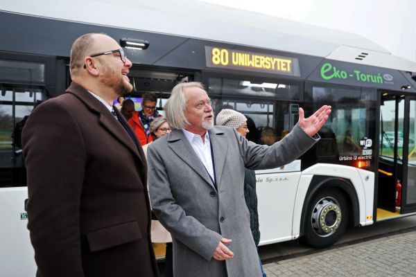 Otwarcie linii autobusowej nr 80 i przejazd władz UMK i Torunia (12.11.2024) [fot. Andrzej Romański] Kliknij, aby powiększyć zdjęcie