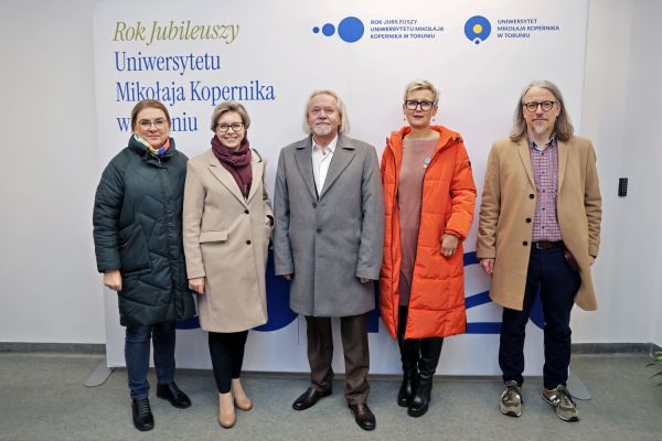 Otwarcie linii autobusowej nr 80 i przejazd władz UMK i Torunia (12.11.2024) [fot. Andrzej Romański] Kliknij, aby powiększyć zdjęcie