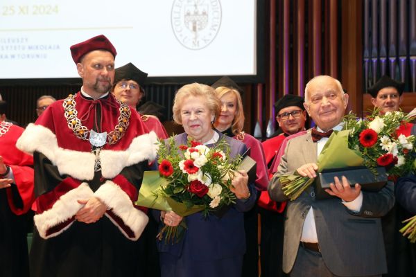 Jubileusze Collegium Medicum UMK uroczystość w Bydgoszczy (Filharmonia Pomorska,  25.11.2024) [fot. Andrzej Romański] Kliknij, aby powiększyć zdjęcie