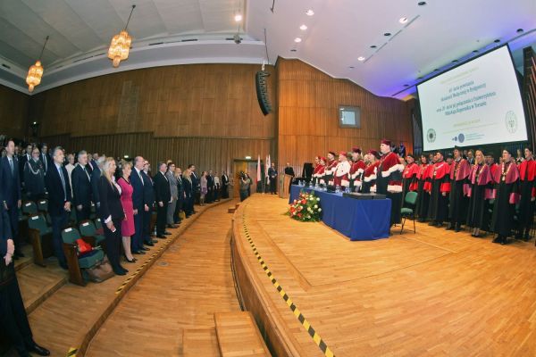 Jubileusze Collegium Medicum UMK uroczystość w Bydgoszczy (Filharmonia Pomorska,  25.11.2024) [fot. Andrzej Romański] Kliknij, aby powiększyć zdjęcie