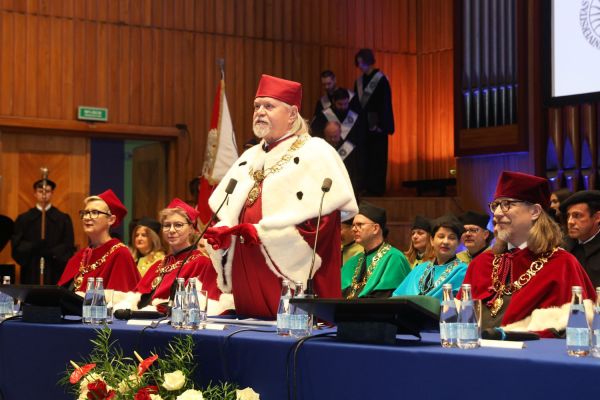 Jubileusze Collegium Medicum UMK uroczystość w Bydgoszczy (Filharmonia Pomorska,  25.11.2024) [fot. Andrzej Romański] Kliknij, aby powiększyć zdjęcie