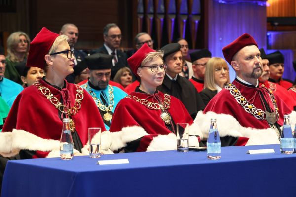 Jubileusze Collegium Medicum UMK uroczystość w Bydgoszczy (Filharmonia Pomorska,  25.11.2024) [fot. Andrzej Romański] Kliknij, aby powiększyć zdjęcie