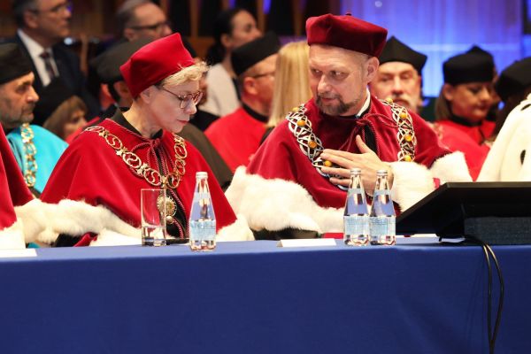 Jubileusze Collegium Medicum UMK uroczystość w Bydgoszczy (Filharmonia Pomorska,  25.11.2024) [fot. Andrzej Romański] Kliknij, aby powiększyć zdjęcie