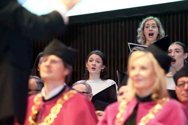 Jubileusze Collegium Medicum UMK uroczystość w Bydgoszczy (Filharmonia Pomorska,  25.11.2024) [fot. Andrzej Romański] Kliknij, aby powiększyć zdjęcie