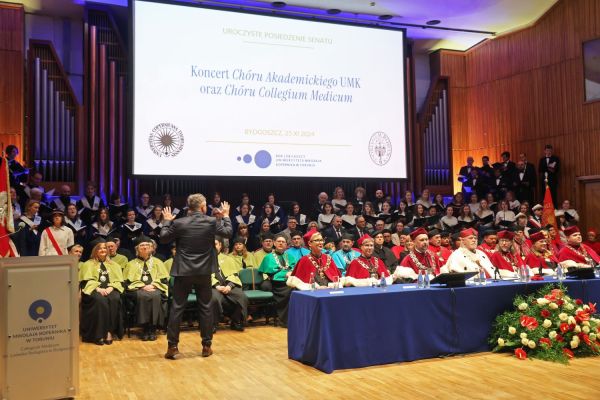 Jubileusze Collegium Medicum UMK uroczystość w Bydgoszczy (Filharmonia Pomorska,  25.11.2024) [fot. Andrzej Romański] Kliknij, aby powiększyć zdjęcie