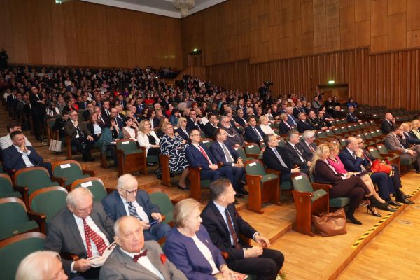 Jubileusze Collegium Medicum UMK uroczystość w Bydgoszczy (Filharmonia Pomorska,  25.11.2024) [fot. Andrzej Romański] Kliknij, aby powiększyć zdjęcie