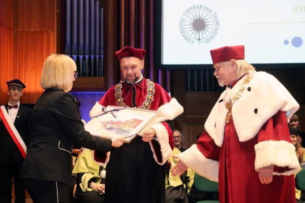 Jubileusze Collegium Medicum UMK uroczystość w Bydgoszczy (Filharmonia Pomorska,  25.11.2024) [fot. Andrzej Romański] Kliknij, aby powiększyć zdjęcie