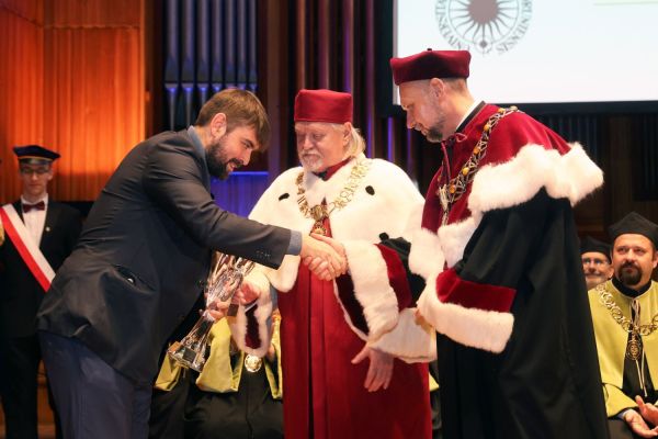 Jubileusze Collegium Medicum UMK uroczystość w Bydgoszczy (Filharmonia Pomorska,  25.11.2024) [fot. Andrzej Romański] Kliknij, aby powiększyć zdjęcie